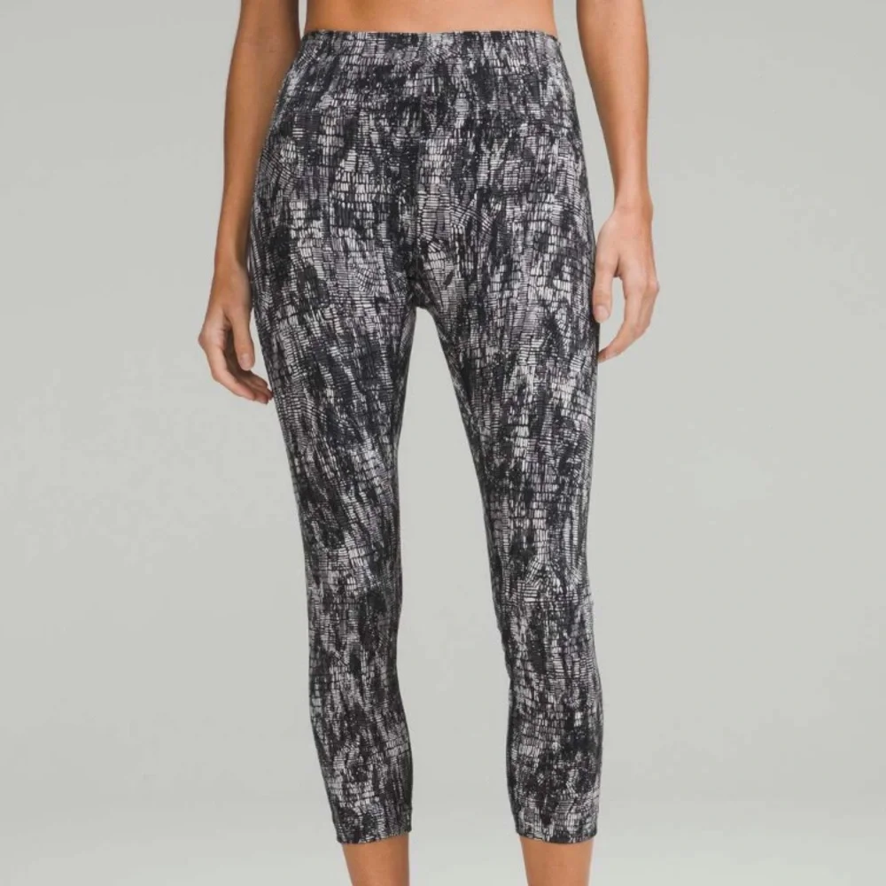 Lululemon InStill High-Rise Crop 23